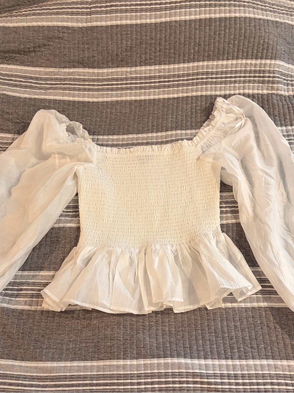 NWOT Lulus Women's Medium White Smocked Puff-Sleeve Peplum Top